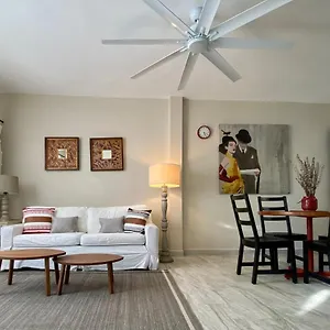 Isla By The Apartamento